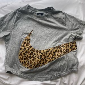 Nike cropped workout/ lounge shirt
